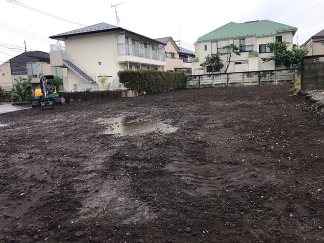 駐車場砕石撤去工事(東京都三鷹市井の頭)前の様子です。